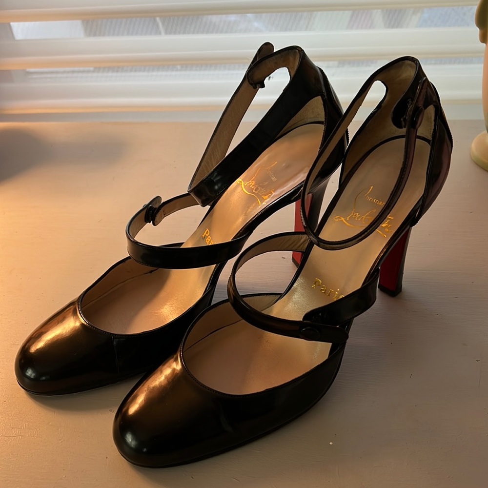 CHRISTIAN LOUBOUTIN BLACK STRAPPY HEELS SIZE 8.5